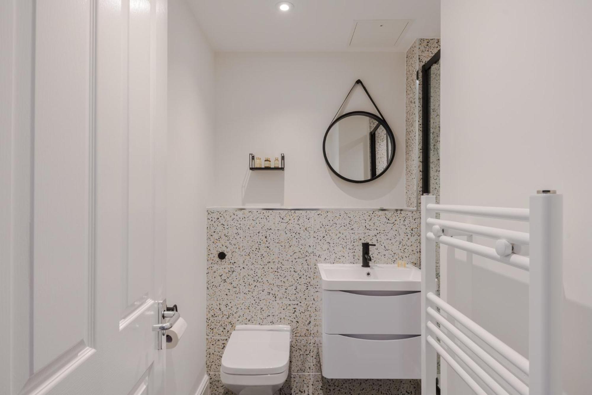 The Sensual Breeze - Fitzrovia - Frankie Says Apartamento